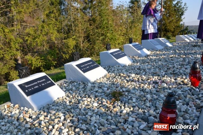 Zdjęcie w galerii na portalu naszraciborz.pl: Odnowiono groby żołnierzy niemieckich przy kościele w Owsiszczach wiadomości z regionu