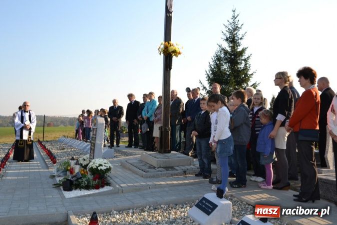 Zdjęcie w galerii na portalu naszraciborz.pl: Odnowiono groby żołnierzy niemieckich przy kościele w Owsiszczach wiadomości z regionu