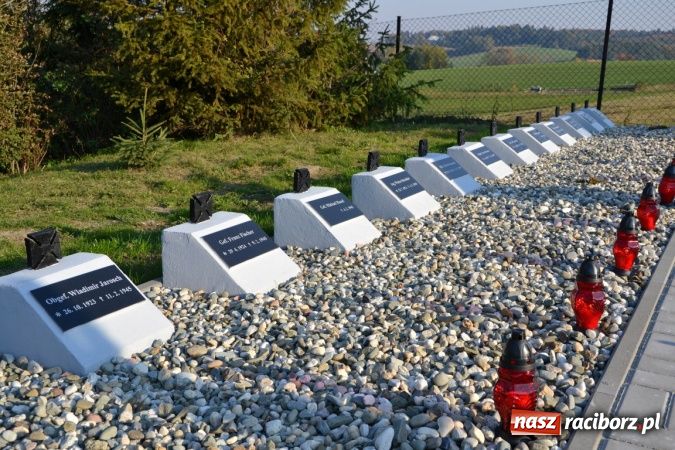 Zdjęcie w galerii na portalu naszraciborz.pl: Odnowiono groby żołnierzy niemieckich przy kościele w Owsiszczach wiadomości z regionu