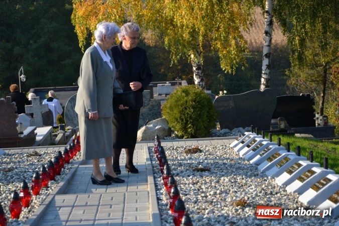 Zdjęcie w galerii na portalu naszraciborz.pl: Odnowiono groby żołnierzy niemieckich przy kościele w Owsiszczach wiadomości z regionu