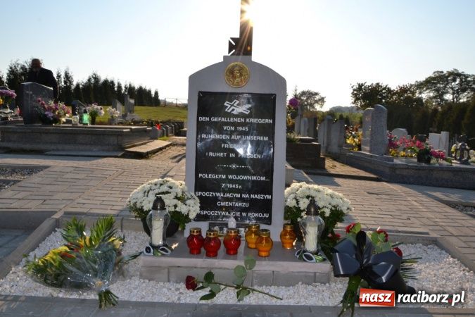 Zdjęcie w galerii na portalu naszraciborz.pl: Odnowiono groby żołnierzy niemieckich przy kościele w Owsiszczach wiadomości z regionu