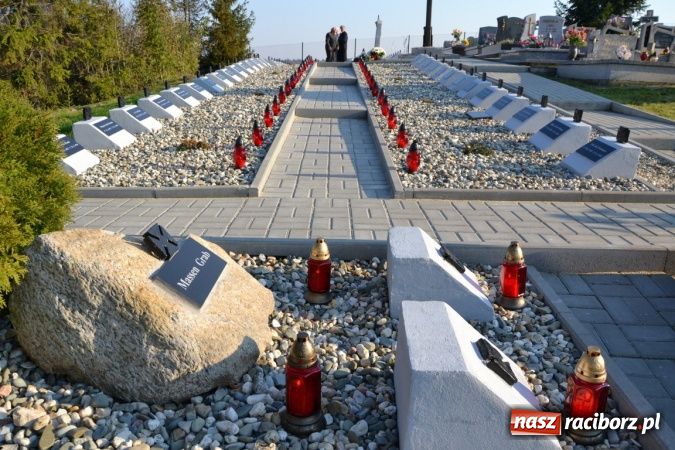 Zdjęcie w galerii na portalu naszraciborz.pl: Odnowiono groby żołnierzy niemieckich przy kościele w Owsiszczach wiadomości z regionu