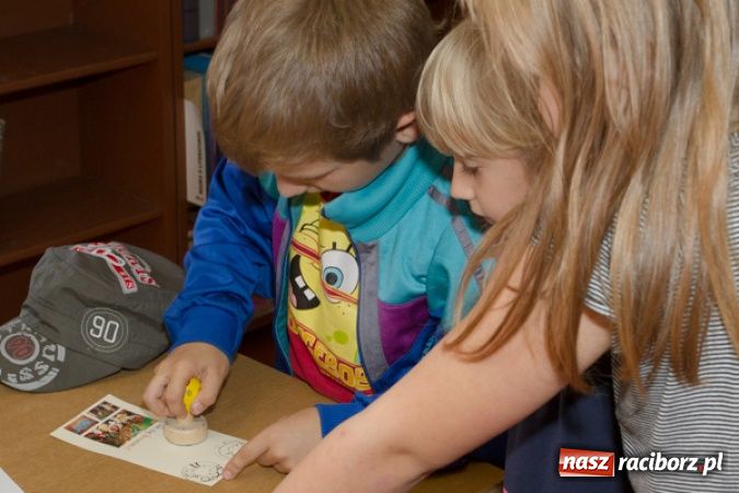 Zdjęcie w galerii na portalu naszraciborz.pl: Czytanie oknem na świat wiadomości z regionu