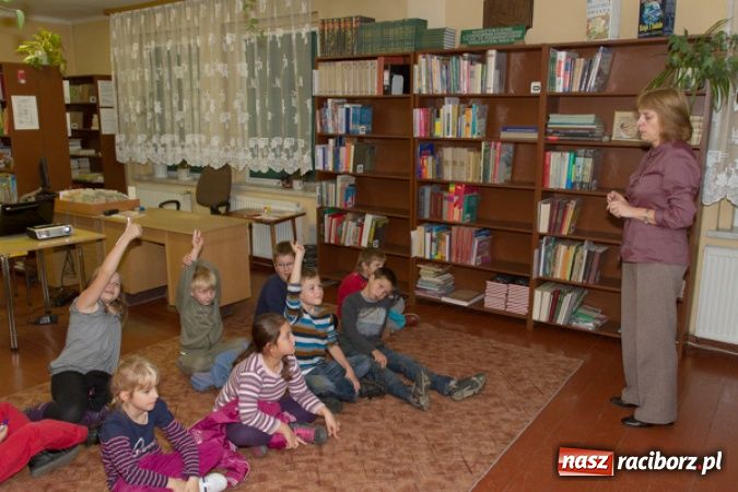 Zdjęcie w galerii na portalu naszraciborz.pl: Czytanie oknem na świat wiadomości z regionu