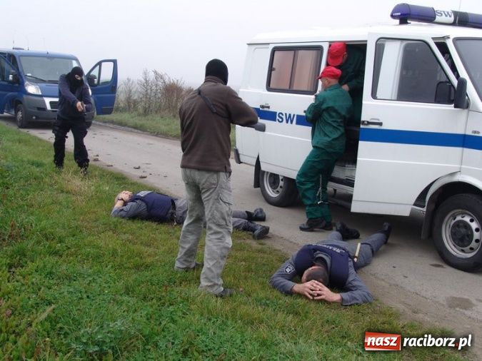 Zdjęcie w galerii na portalu naszraciborz.pl: Konwój 2012 - ćwiczenia służb mundurowych wiadomości z regionu