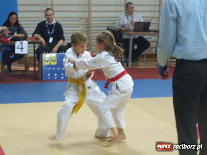 Zdjęcie w galerii na portalu naszraciborz.pl: Worek medali młodych zawodników Łamatora wiadomości z regionu