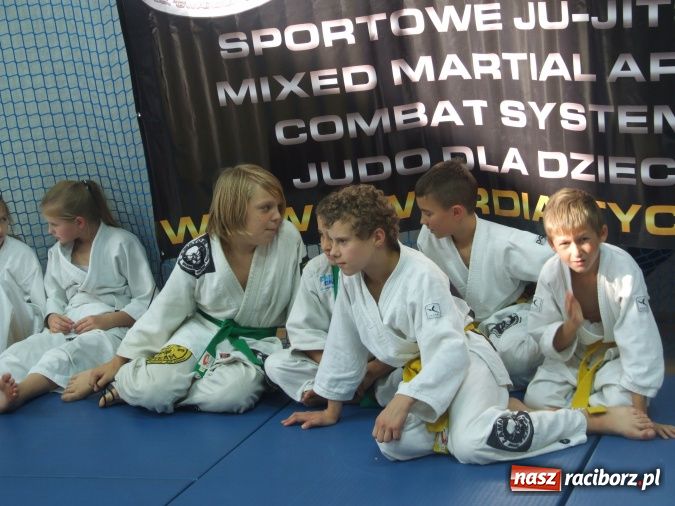 Zdjęcie w galerii na portalu naszraciborz.pl: Worek medali młodych zawodników Łamatora wiadomości z regionu