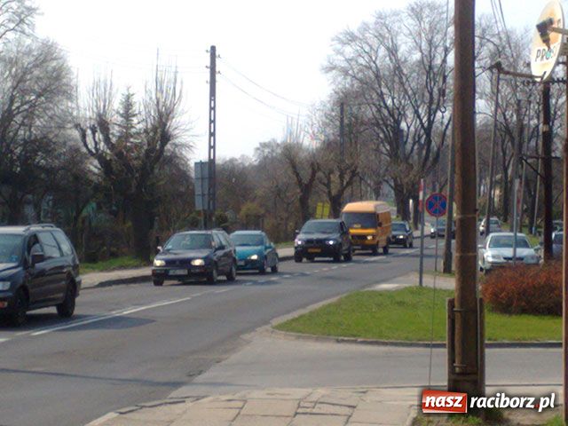 Zdjęcie w galerii na portalu naszraciborz.pl: To już tragedia - korek na Głubczyckiej wiadomości z regionu