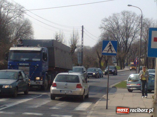 Zdjęcie w galerii na portalu naszraciborz.pl: To już tragedia - korek na Głubczyckiej wiadomości z regionu