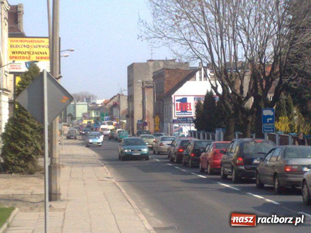 Zdjęcie w galerii na portalu naszraciborz.pl: To już tragedia - korek na Głubczyckiej wiadomości z regionu