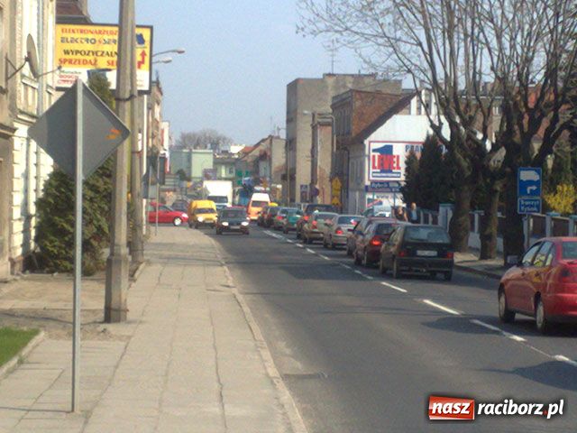 Zdjęcie w galerii na portalu naszraciborz.pl: To już tragedia - korek na Głubczyckiej wiadomości z regionu