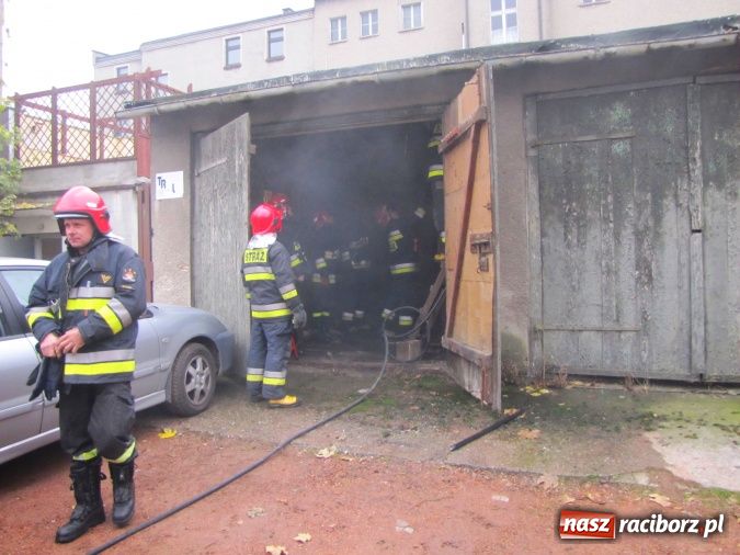 Zdjęcie w galerii na portalu naszraciborz.pl: W Rudach ulatniał się gaz, w Raciborzu palił się dach wiadomości z regionu