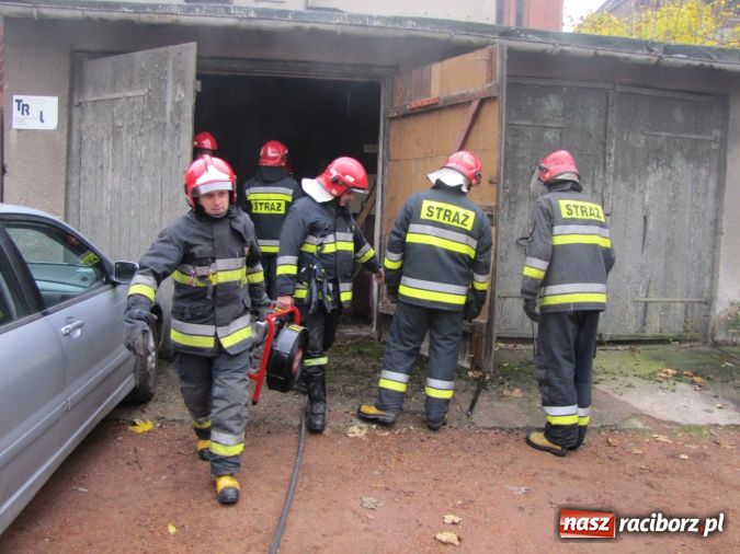 Zdjęcie w galerii na portalu naszraciborz.pl: W Rudach ulatniał się gaz, w Raciborzu palił się dach wiadomości z regionu