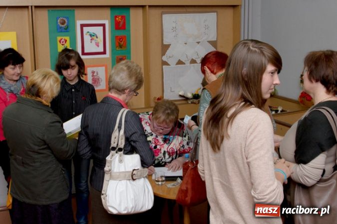 Zdjęcie w galerii na portalu naszraciborz.pl: Jej wiersze to prawdziwe historie wiadomości z regionu