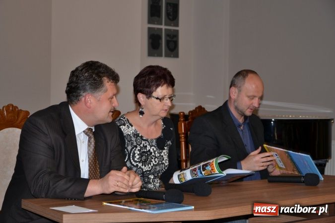 Zdjęcie w galerii na portalu naszraciborz.pl: Promocja nowej książki o gminie Krzyżanowice wiadomości z regionu