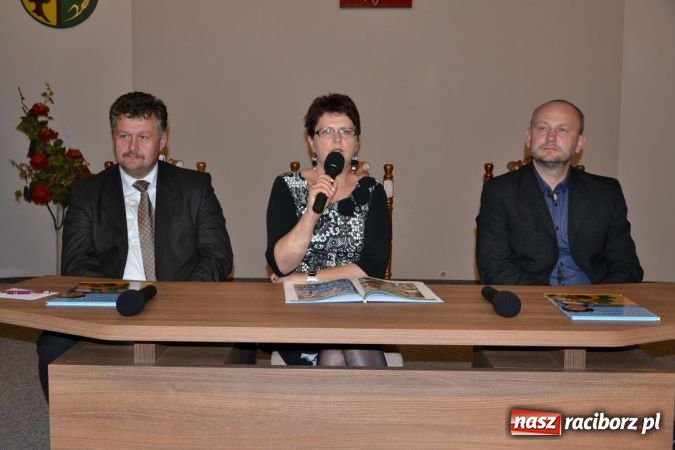 Zdjęcie w galerii na portalu naszraciborz.pl: Promocja nowej książki o gminie Krzyżanowice wiadomości z regionu
