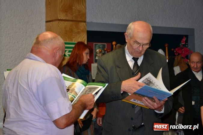 Zdjęcie w galerii na portalu naszraciborz.pl: Promocja nowej książki o gminie Krzyżanowice wiadomości z regionu