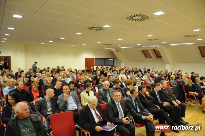 Zdjęcie w galerii na portalu naszraciborz.pl: Dzieje ziemi raciborskiej - promocja książki na zamku wiadomości z regionu