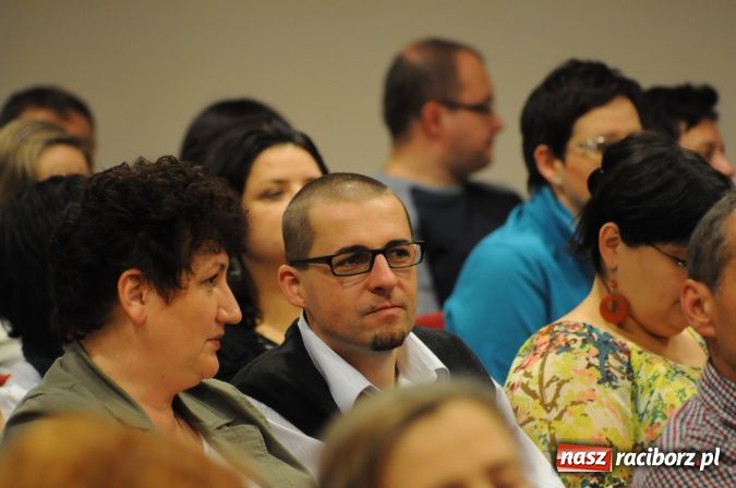 Zdjęcie w galerii na portalu naszraciborz.pl: Dzieje ziemi raciborskiej - promocja książki na zamku wiadomości z regionu