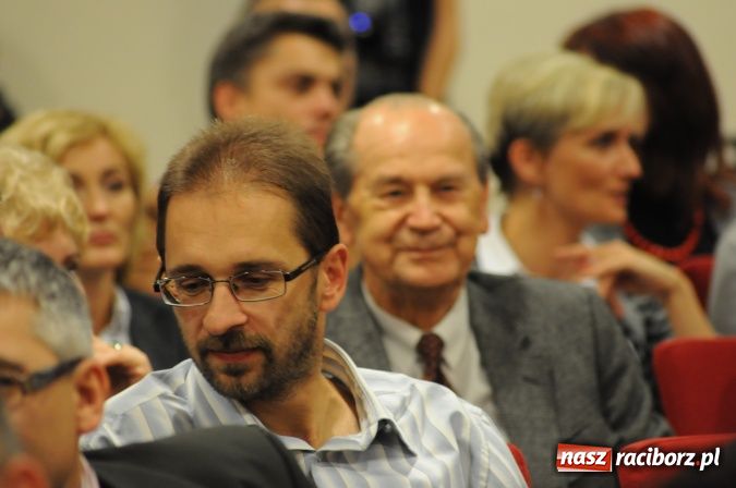 Zdjęcie w galerii na portalu naszraciborz.pl: Dzieje ziemi raciborskiej - promocja książki na zamku wiadomości z regionu