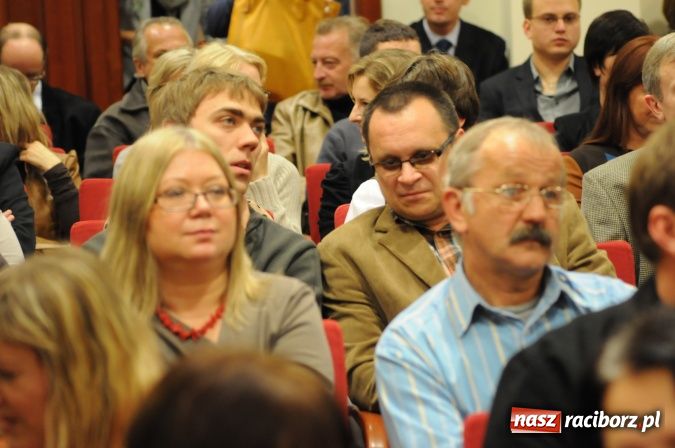 Zdjęcie w galerii na portalu naszraciborz.pl: Dzieje ziemi raciborskiej - promocja książki na zamku wiadomości z regionu
