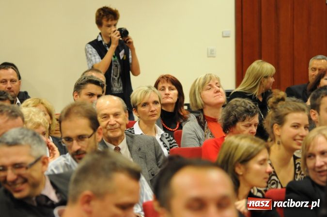 Zdjęcie w galerii na portalu naszraciborz.pl: Dzieje ziemi raciborskiej - promocja książki na zamku wiadomości z regionu