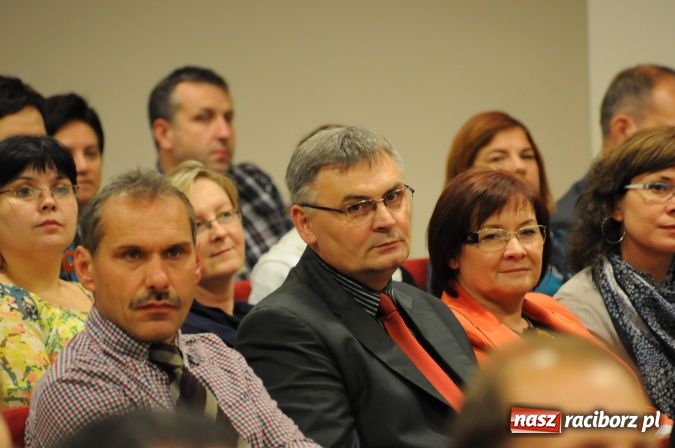 Zdjęcie w galerii na portalu naszraciborz.pl: Dzieje ziemi raciborskiej - promocja książki na zamku wiadomości z regionu