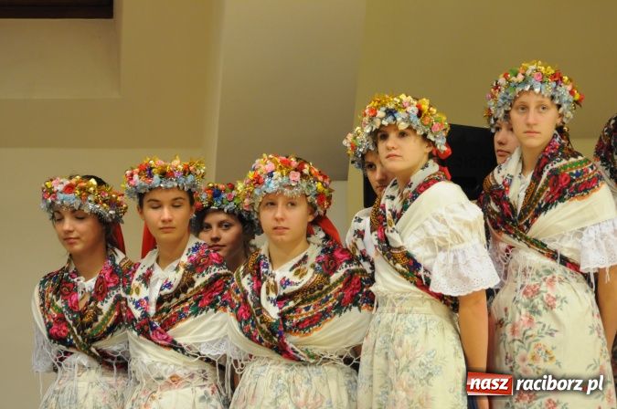 Zdjęcie w galerii na portalu naszraciborz.pl: Dzieje ziemi raciborskiej - promocja książki na zamku wiadomości z regionu