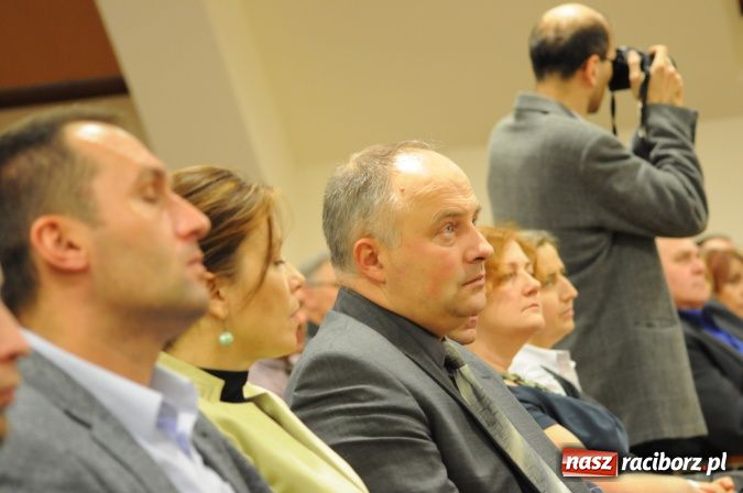 Zdjęcie w galerii na portalu naszraciborz.pl: Dzieje ziemi raciborskiej - promocja książki na zamku wiadomości z regionu