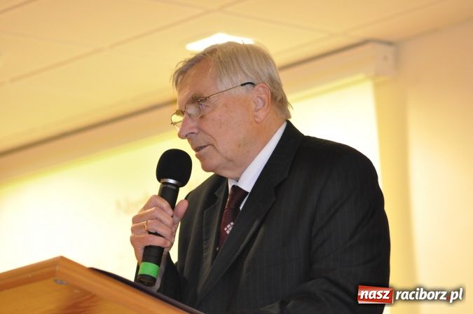 Zdjęcie w galerii na portalu naszraciborz.pl: Dzieje ziemi raciborskiej - promocja książki na zamku wiadomości z regionu