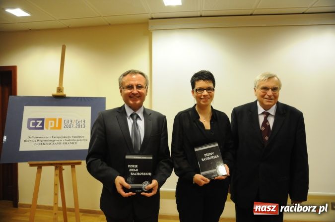 Zdjęcie w galerii na portalu naszraciborz.pl: Dzieje ziemi raciborskiej - promocja książki na zamku wiadomości z regionu