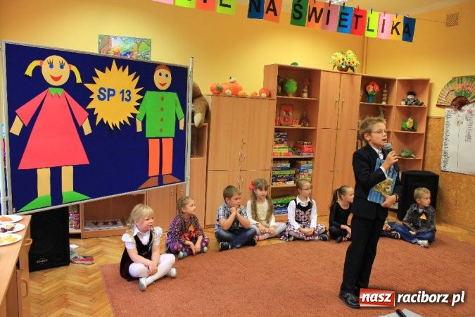 Zdjęcie w galerii na portalu naszraciborz.pl: Nowe Wesołe Świetliki w Szkole Podstawowej nr 13 wiadomości z regionu
