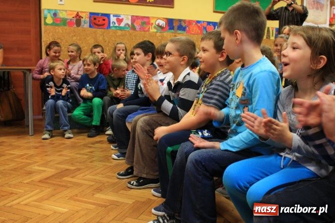 Zdjęcie w galerii na portalu naszraciborz.pl: Nowe Wesołe Świetliki w Szkole Podstawowej nr 13 wiadomości z regionu