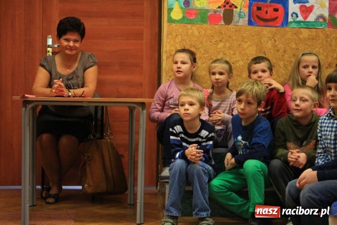 Zdjęcie w galerii na portalu naszraciborz.pl: Nowe Wesołe Świetliki w Szkole Podstawowej nr 13 wiadomości z regionu