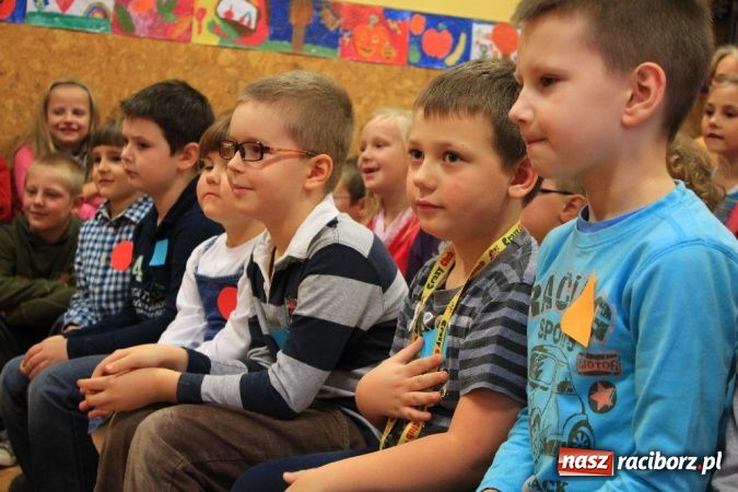 Zdjęcie w galerii na portalu naszraciborz.pl: Nowe Wesołe Świetliki w Szkole Podstawowej nr 13 wiadomości z regionu