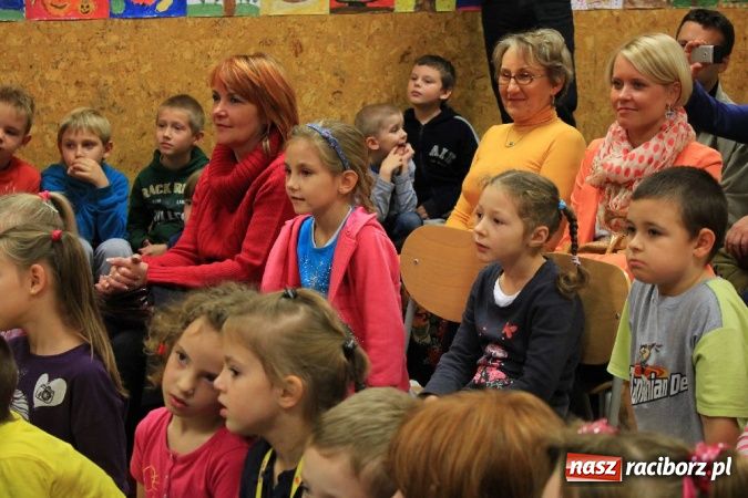 Zdjęcie w galerii na portalu naszraciborz.pl: Nowe Wesołe Świetliki w Szkole Podstawowej nr 13 wiadomości z regionu
