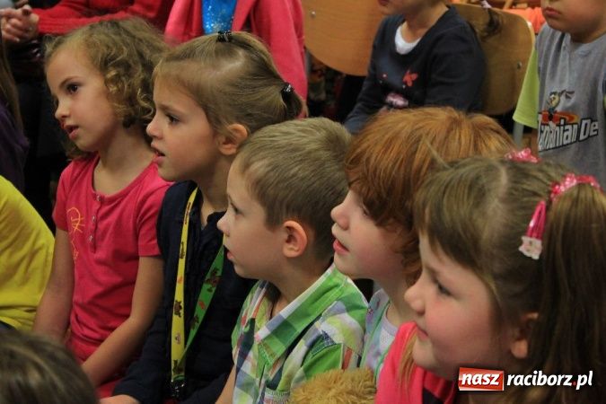 Zdjęcie w galerii na portalu naszraciborz.pl: Nowe Wesołe Świetliki w Szkole Podstawowej nr 13 wiadomości z regionu