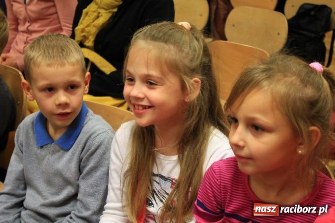 Zdjęcie w galerii na portalu naszraciborz.pl: Nowe Wesołe Świetliki w Szkole Podstawowej nr 13 wiadomości z regionu