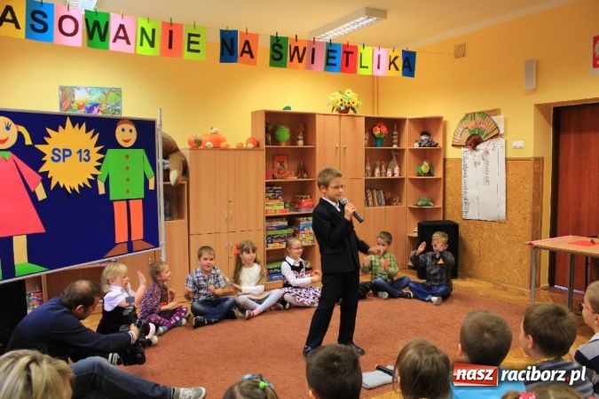 Zdjęcie w galerii na portalu naszraciborz.pl: Nowe Wesołe Świetliki w Szkole Podstawowej nr 13 wiadomości z regionu