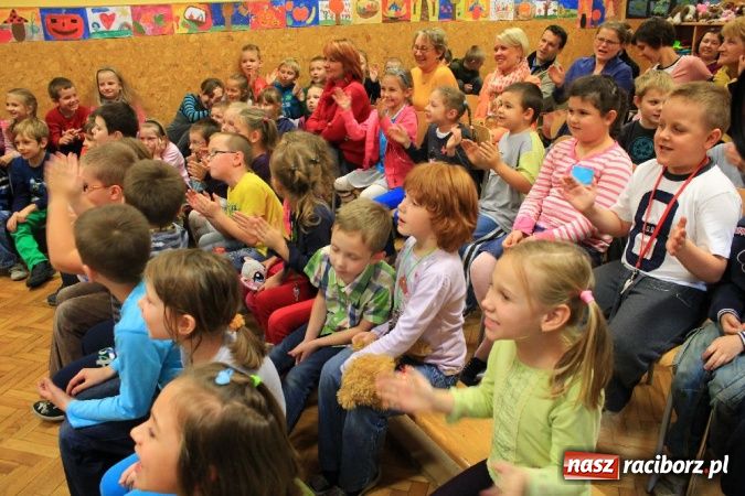 Zdjęcie w galerii na portalu naszraciborz.pl: Nowe Wesołe Świetliki w Szkole Podstawowej nr 13 wiadomości z regionu