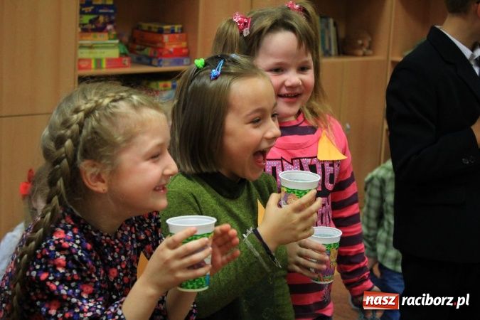 Zdjęcie w galerii na portalu naszraciborz.pl: Nowe Wesołe Świetliki w Szkole Podstawowej nr 13 wiadomości z regionu