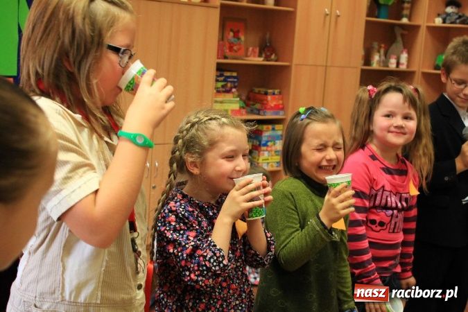 Zdjęcie w galerii na portalu naszraciborz.pl: Nowe Wesołe Świetliki w Szkole Podstawowej nr 13 wiadomości z regionu