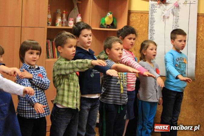 Zdjęcie w galerii na portalu naszraciborz.pl: Nowe Wesołe Świetliki w Szkole Podstawowej nr 13 wiadomości z regionu