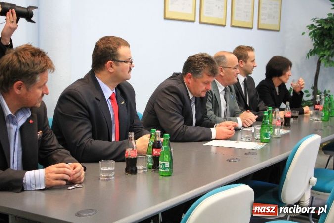 Zdjęcie w galerii na portalu naszraciborz.pl: Racibórz został oficjalnie liderem wojewódzkiej inwestycji  wiadomości z regionu