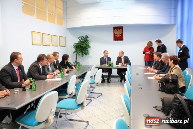 Zdjęcie w galerii na portalu naszraciborz.pl: Racibórz został oficjalnie liderem wojewódzkiej inwestycji  wiadomości z regionu