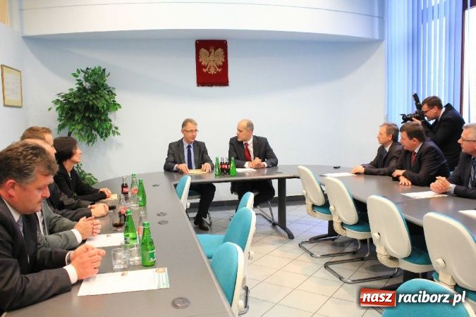 Zdjęcie w galerii na portalu naszraciborz.pl: Racibórz został oficjalnie liderem wojewódzkiej inwestycji  wiadomości z regionu