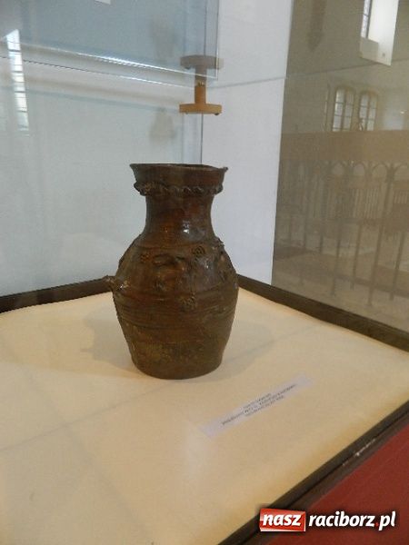 Zdjęcie w galerii na portalu naszraciborz.pl: Wystawa zabytkowej ceramiki z ziemi raciborskiej wiadomości z regionu