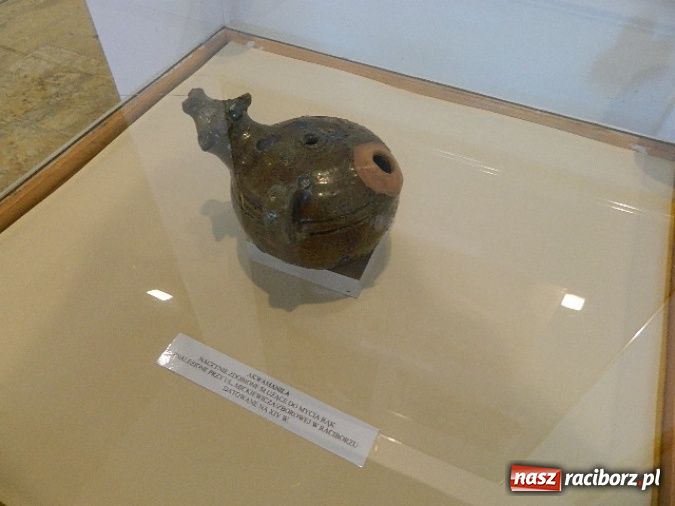 Zdjęcie w galerii na portalu naszraciborz.pl: Wystawa zabytkowej ceramiki z ziemi raciborskiej wiadomości z regionu