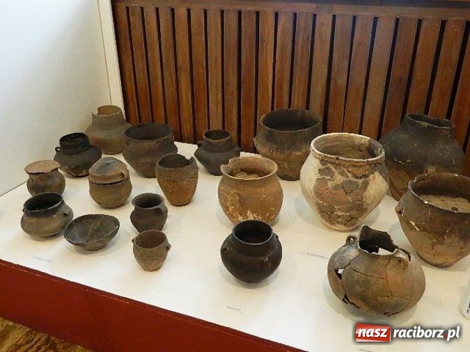 Zdjęcie w galerii na portalu naszraciborz.pl: Wystawa zabytkowej ceramiki z ziemi raciborskiej wiadomości z regionu