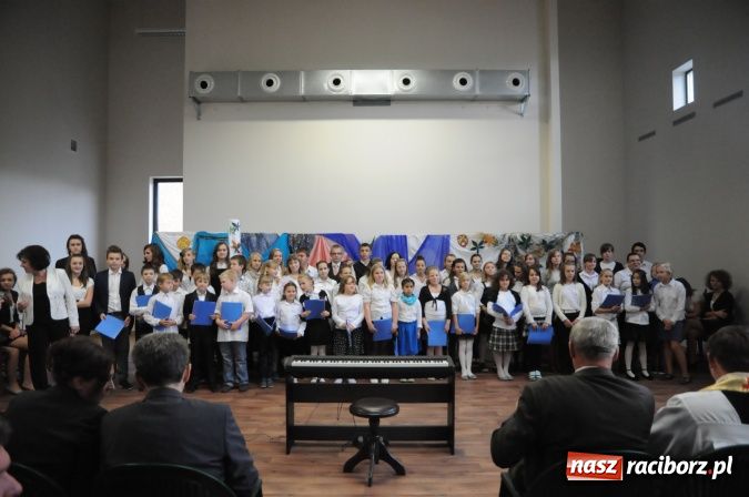 Zdjęcie w galerii na portalu naszraciborz.pl: Rudy mają nowoczesną i funkcjonalną halę sportową ze stołówką i świetlicą wiadomości z regionu